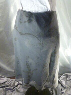 SOLD Gap gray floral print skirt